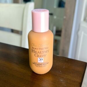 Born This Way, Healthy Glow 30 SPF Moisturizing Skin Tint - New without Box